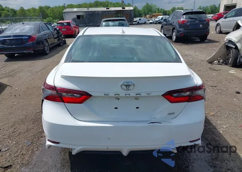 2022 Toyota Camry Se z USA, uszkodzony, nr VIN 4T1G11AK8NU045507